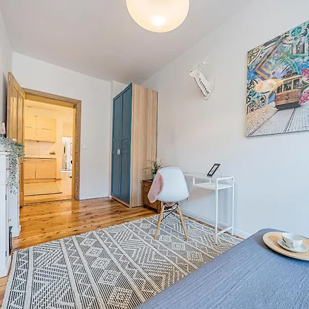 Lts Rent Comfortable Old Town & Art, Three *